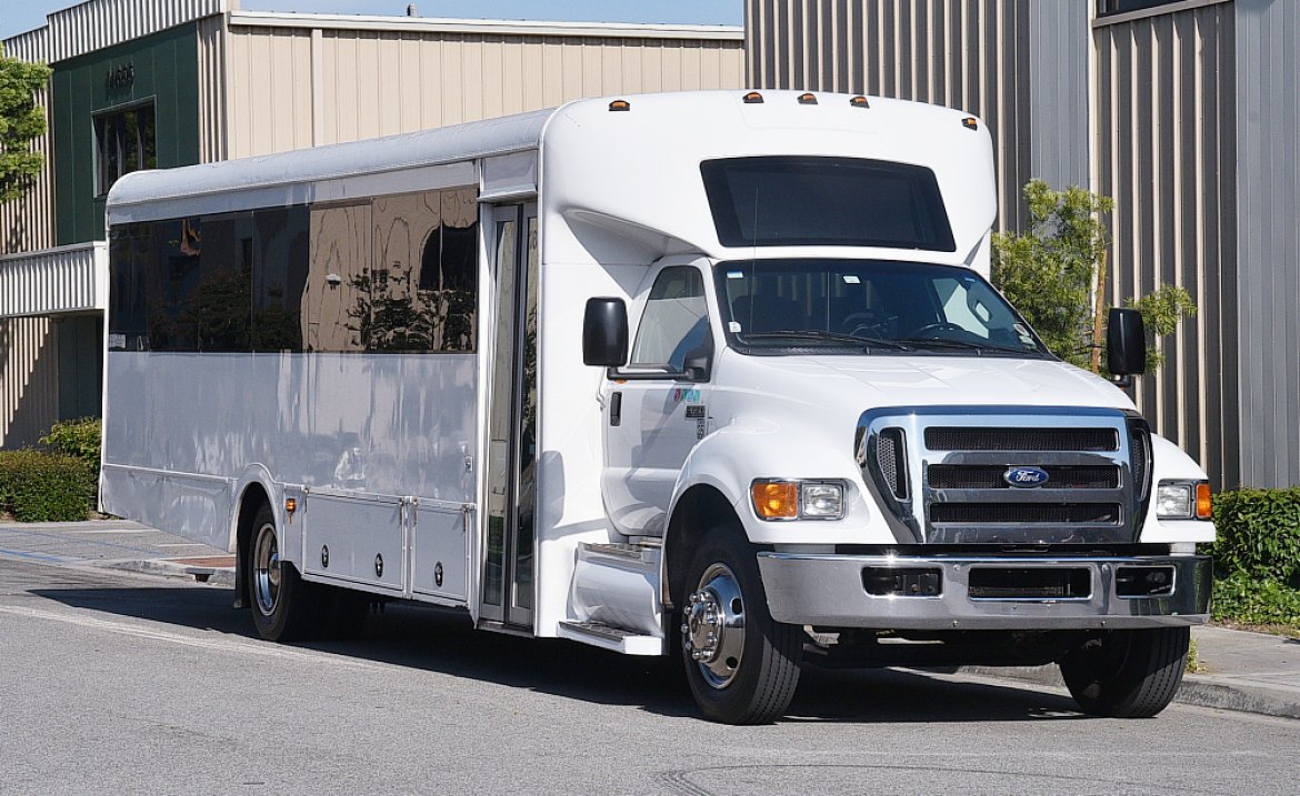 Shuttle Bus for sale: 2013 Ford F-650 by Starcraft