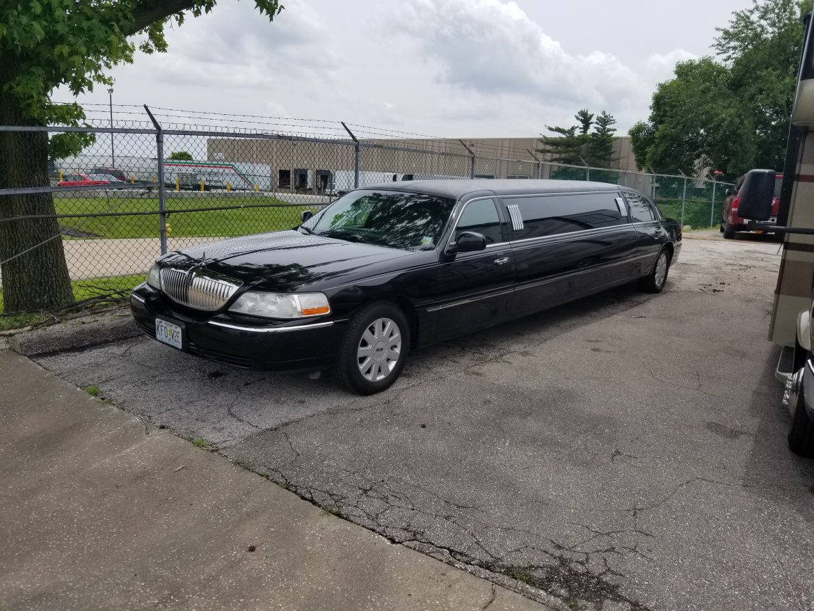 Limousine for sale: 2004 Lincoln Town Car 120&quot; by Krystal