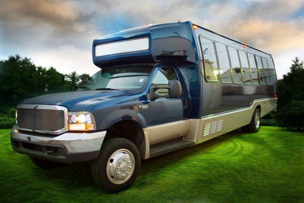 Limo Bus for sale: 2000 Ford F550 28" by Ford