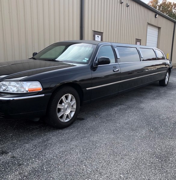 2007 Lincoln Town Car Executive Limousine for Sale in Chesterfield, MO - Main Photo