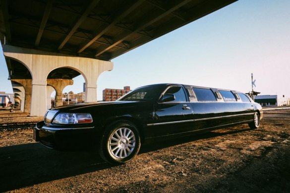 2004 Lincoln Town Car Super Stretch Limousine for Sale in Las Vegas, NV - Photo 3