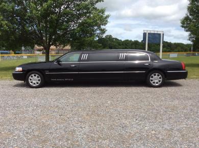 2007 Lincoln Lincoln Royale Limousine for Sale in Trenton, NJ - Photo 2