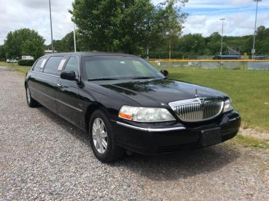 2007 Lincoln Lincoln Royale Limousine for Sale in Trenton, New Jersey, US - Photo 3