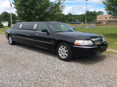 2007 Lincoln Lincoln Royale Limousine for Sale in Trenton, New Jersey, US - Photo 4