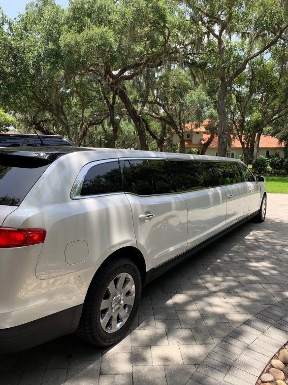 2017 Lincoln mkt Limousine for Sale in orlando, FL - Photo 2