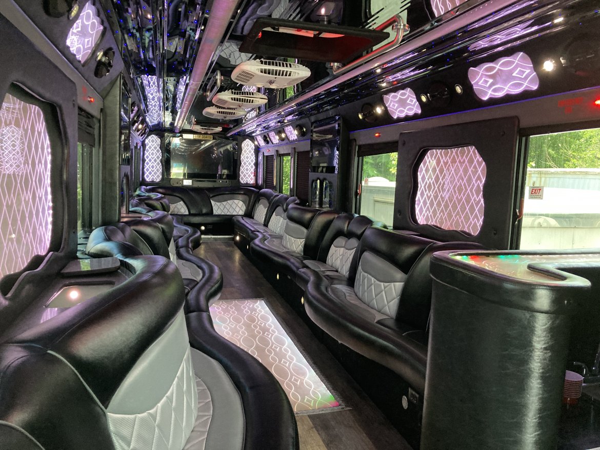 Limo Bus for Sale in Staten Island, NY - Photo 17