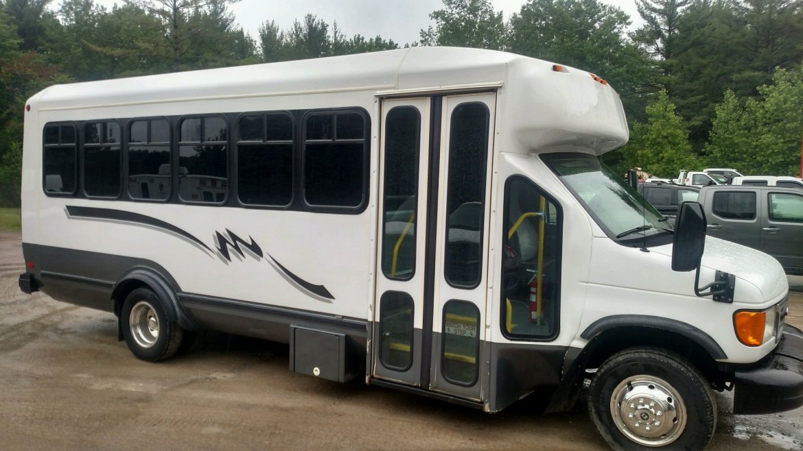 Used 2003 Ford Cutaway Van for sale WS12411 We Sell Limos