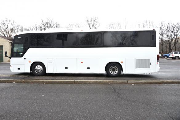 2002 Freightliner E3500 Motorcoach for Sale in Oaklyn, NJ - Photo 2