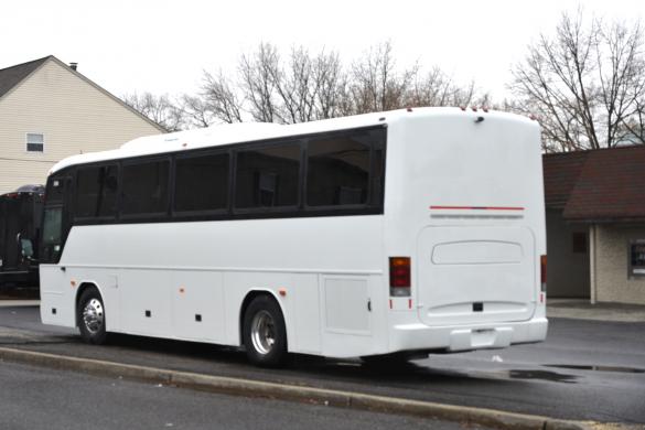 2002 Freightliner E3500 Motorcoach for Sale in Oaklyn, NJ - Photo 3