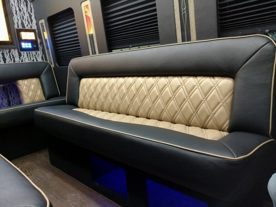 Limo Bus for Sale in NORTH EAST, PA - Photo 15