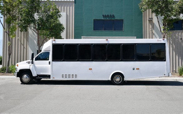 2007 GMC C5500 Limo Bus for Sale in Fontana, CA - Photo 2