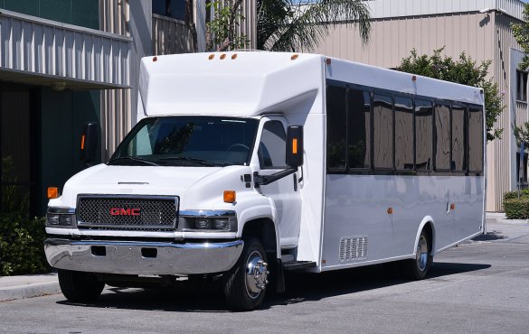 2007 GMC C5500 Limo Bus for Sale in Fontana, CA - Photo 3