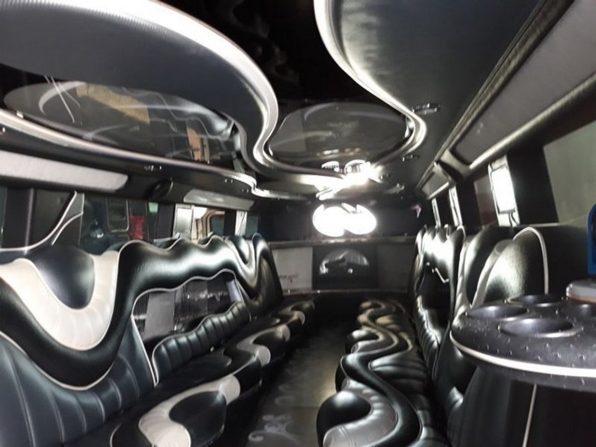 SUV Stretch for Sale in McKinney, TX - Photo 9