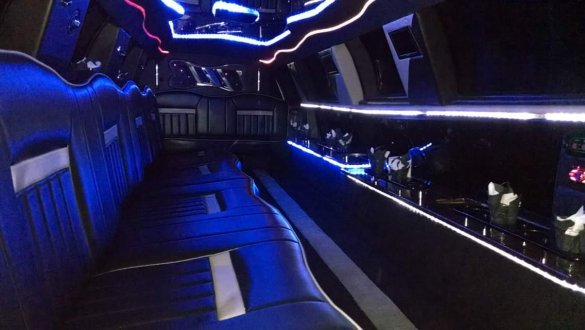 2003 Lincoln Towncar Limousine for Sale in New Boston, MI - Photo 2