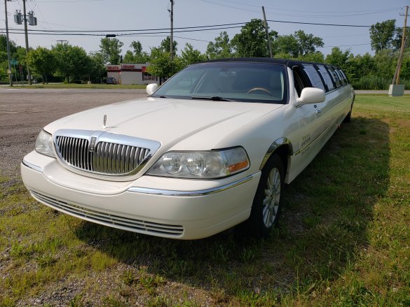 2003 Lincoln Towncar Limousine for Sale in New Boston, MI - Main Photo