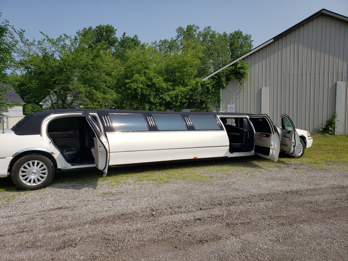 Limousine for Sale in New Boston, MI - Photo 8