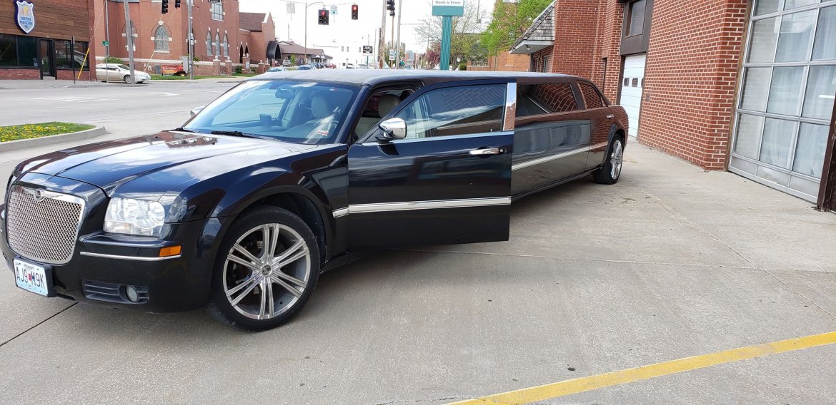 Limousine for Sale in Maryville, MO - Photo 4