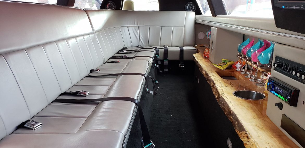 Limousine for Sale in Maryville, MO - Photo 9