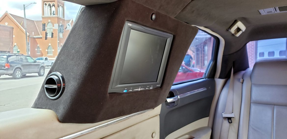 Limousine for Sale in Maryville, MO - Photo 11