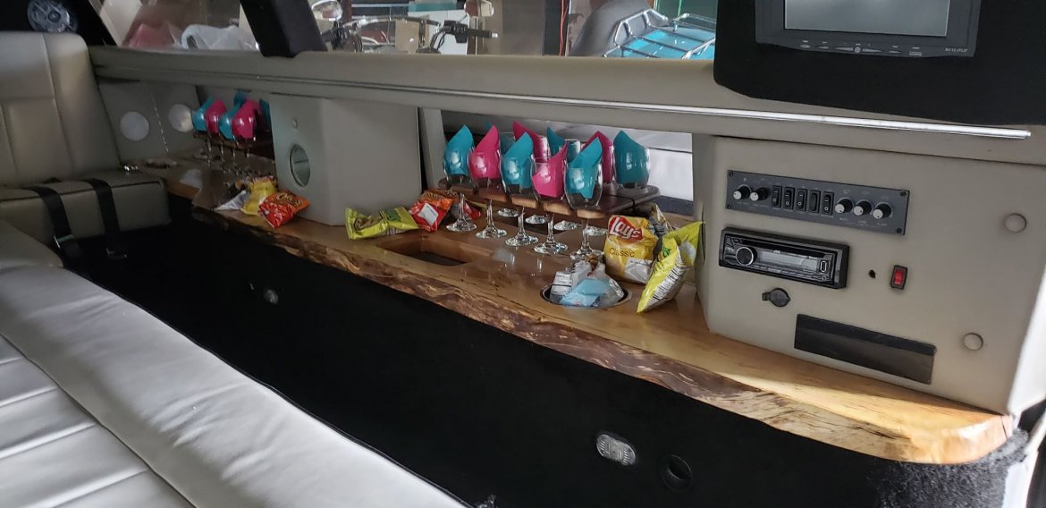 Limousine for Sale in Maryville, MO - Photo 14