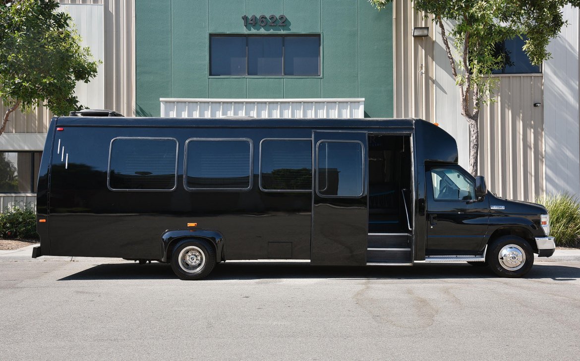 Limo Bus for Sale in Fontana, CA - Photo 7