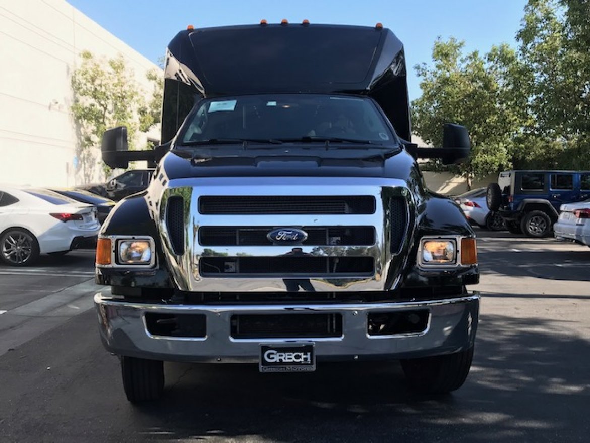 Executive Shuttle for Sale in Riverside, CA - Photo 2