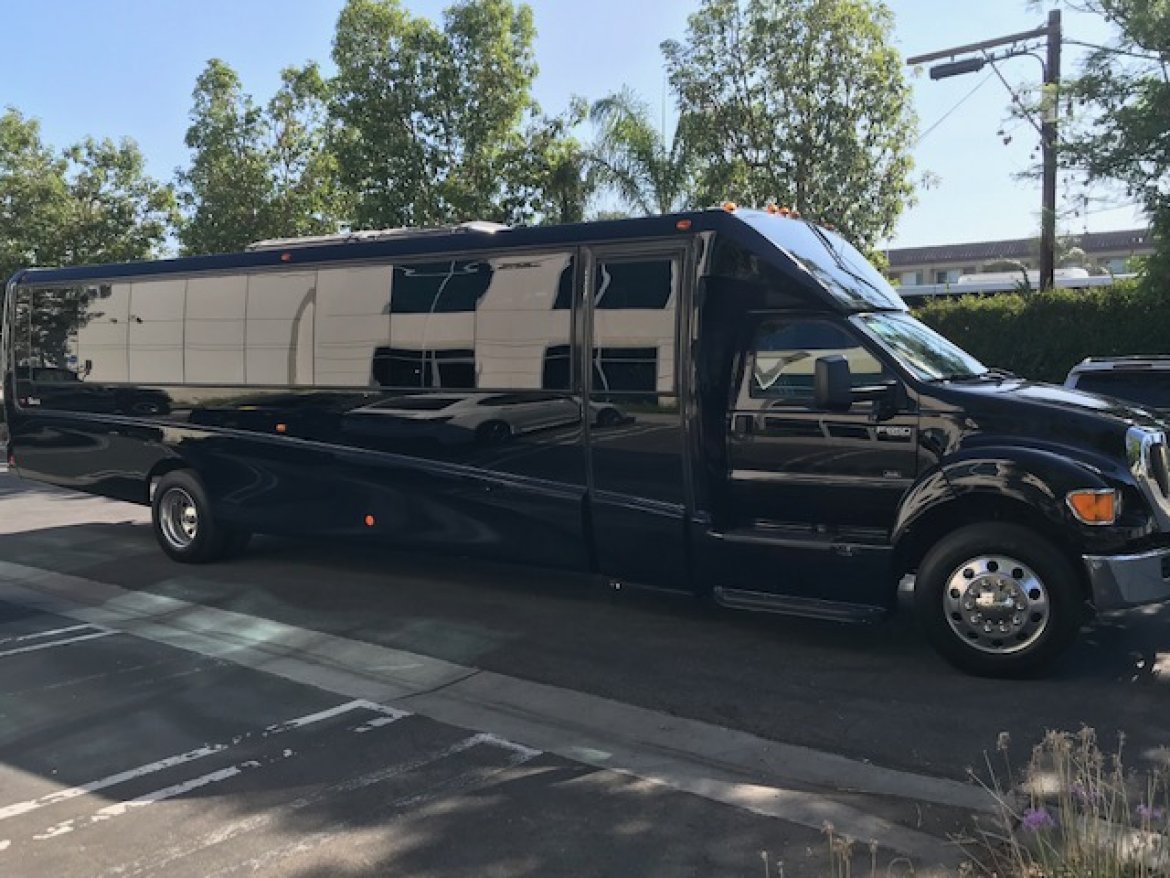 Executive Shuttle for Sale in Riverside, CA - Photo 9