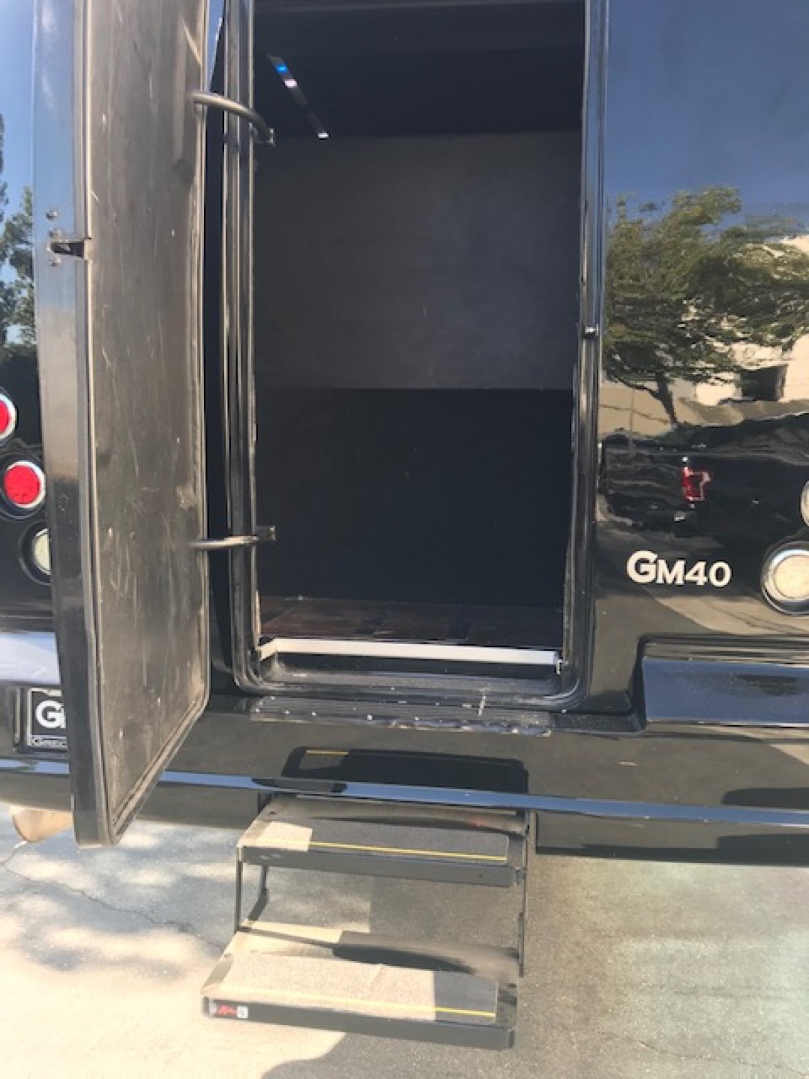 Executive Shuttle for Sale in Riverside, CA - Photo 25