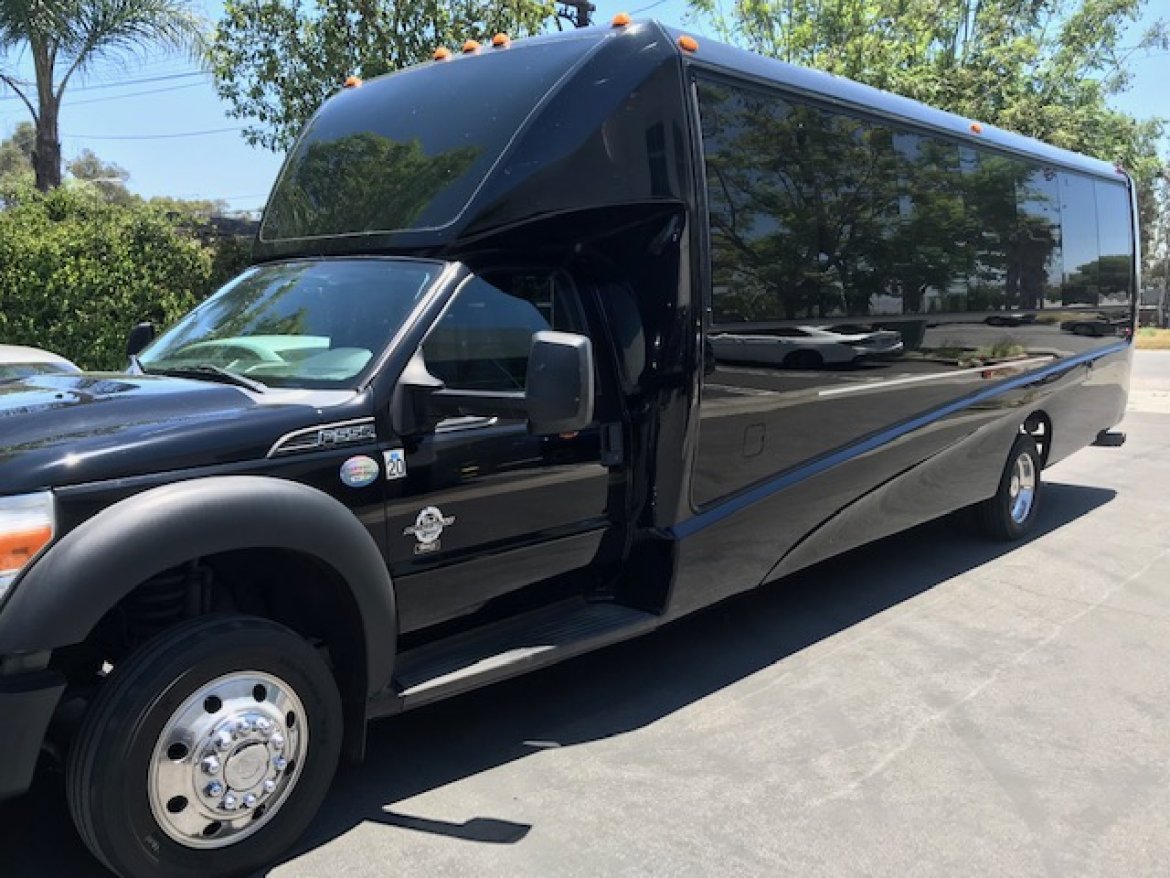 Executive Shuttle for Sale in Riverside, CA - Photo 2