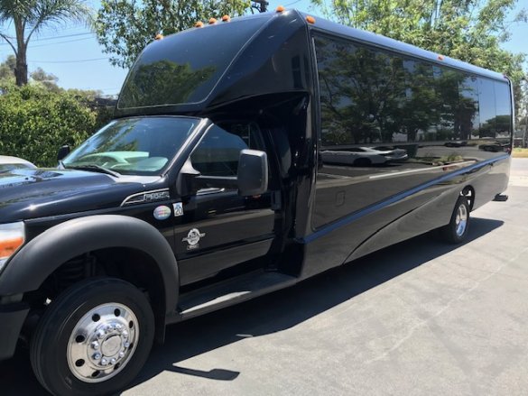 2015 Ford F550 Executive Shuttle for Sale in Riverside, CA - Photo 2