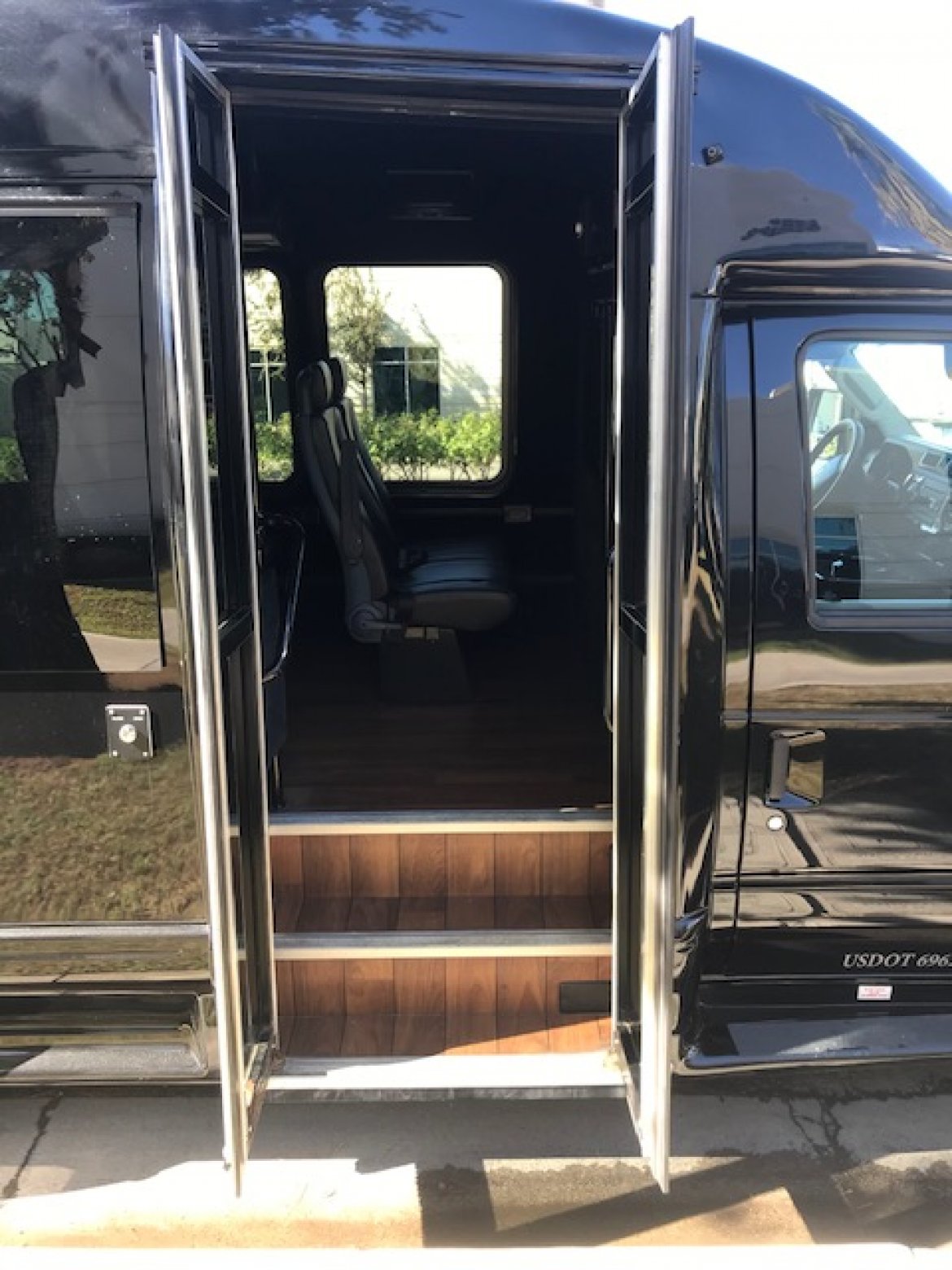 Executive Shuttle for Sale in Riverside, CA - Photo 8