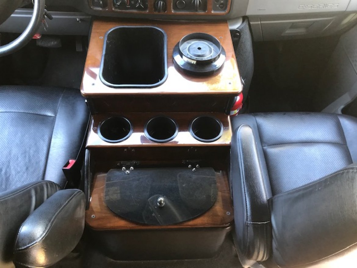 Executive Shuttle for Sale in Riverside, CA - Photo 9
