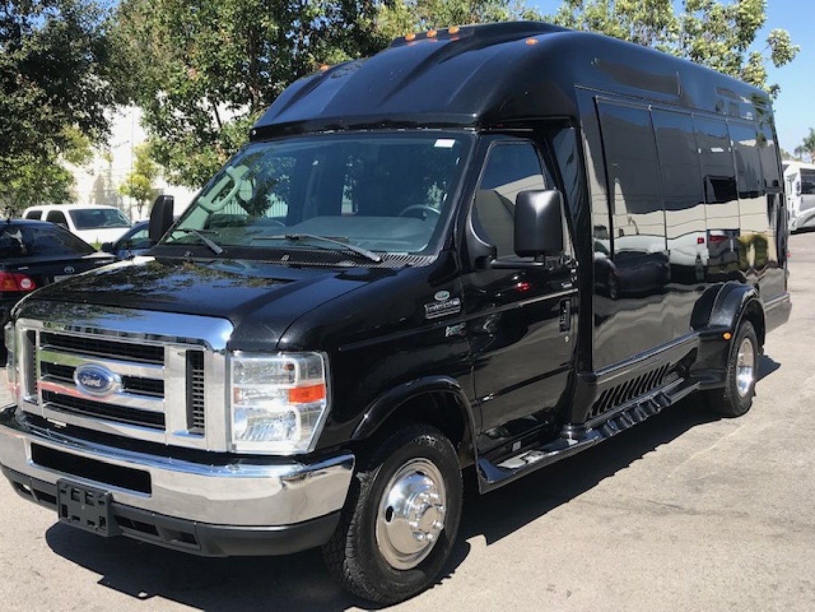 Executive Shuttle for sale: 2012 Ford E350 by Turtle Top