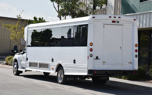 2013 Ford F-550 Limo Bus for Sale in Fontana, CA - Photo 2