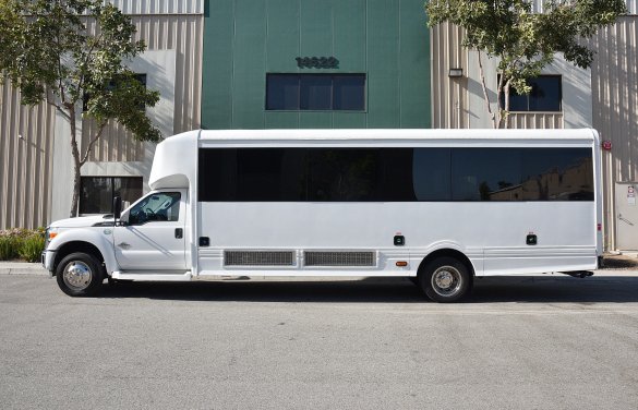 2013 Ford F-550 Limo Bus for Sale in Fontana, CA - Photo 3