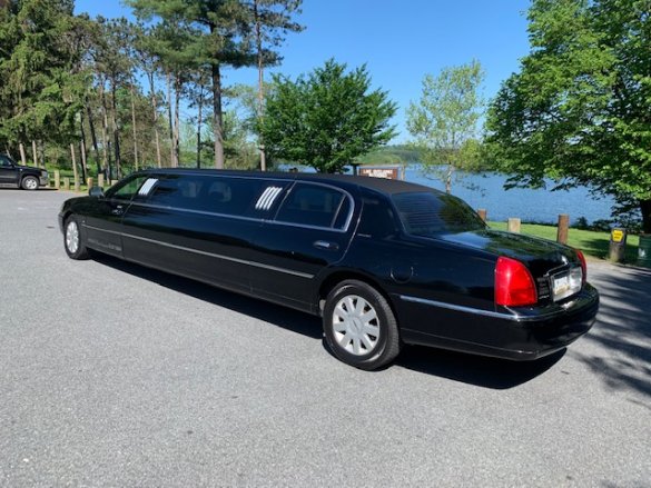 2006 Lincoln Town Car Limousine for Sale in Leesport, PA - Main Photo