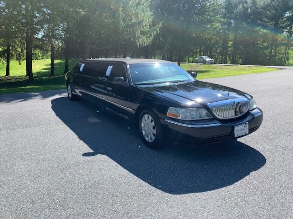 2006 Lincoln Town Car Limousine for Sale in Leesport, PA - Photo 2