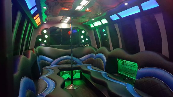 2002 Ford E450 Super Duty Limo Bus for Sale in Chicago, IL - Photo 2
