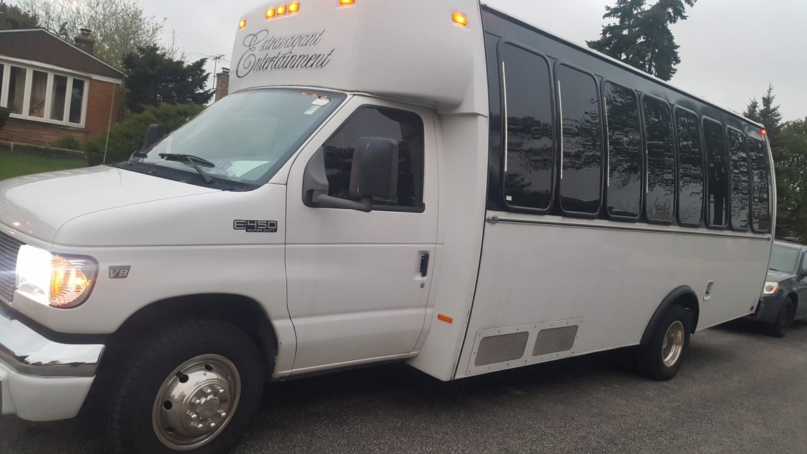 Limo Bus for sale: 2002 Ford E450 Super Duty