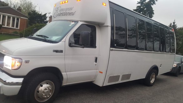 2002 Ford E450 Super Duty Limo Bus for Sale in Chicago, IL - Main Photo