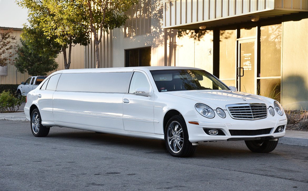 Limousine for sale: 2007 Mercedes-Benz 320E by Nova Coach