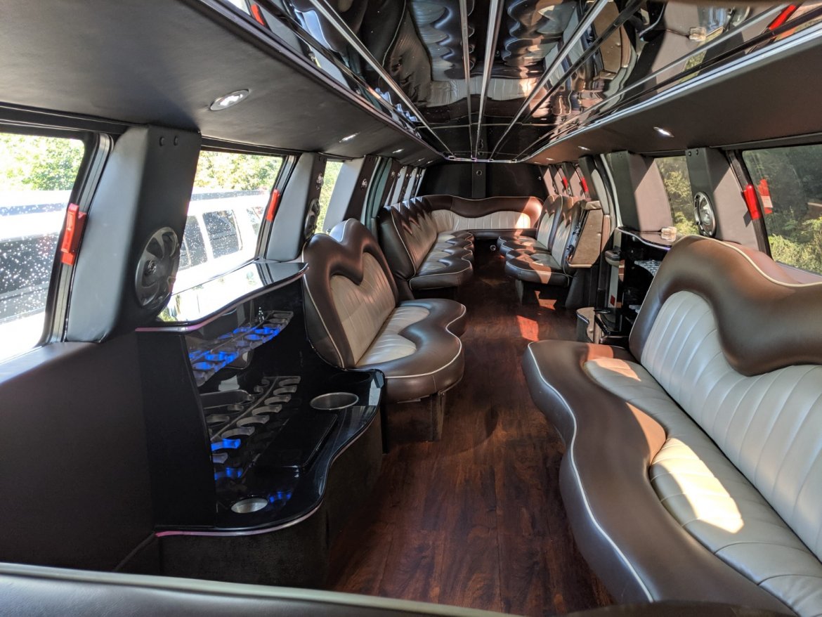 SUV Stretch for Sale in Brampton, ON - Photo 9