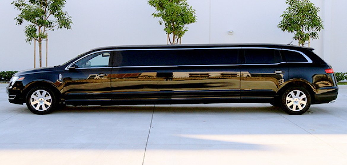 Limousine for sale: 2019 Lincoln MKT Limousine 27" by Tiffany Coach