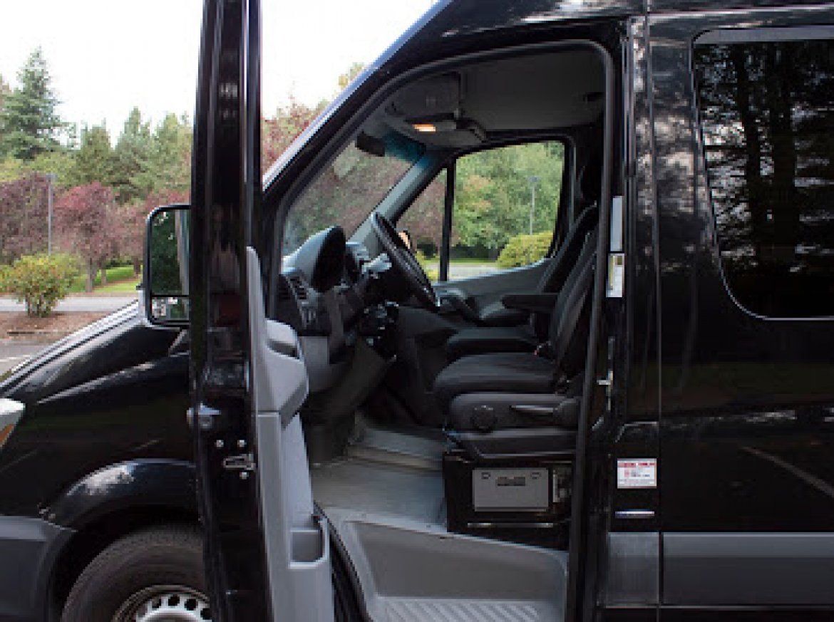 CEO SUV Mobile Office for Sale in Teterboro, NJ - Photo 10