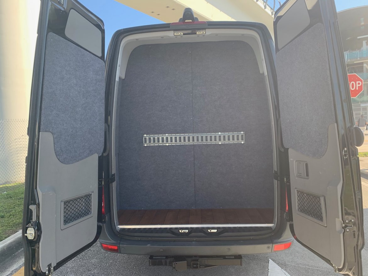 CEO SUV Mobile Office for Sale in Teterboro, NJ - Photo 20