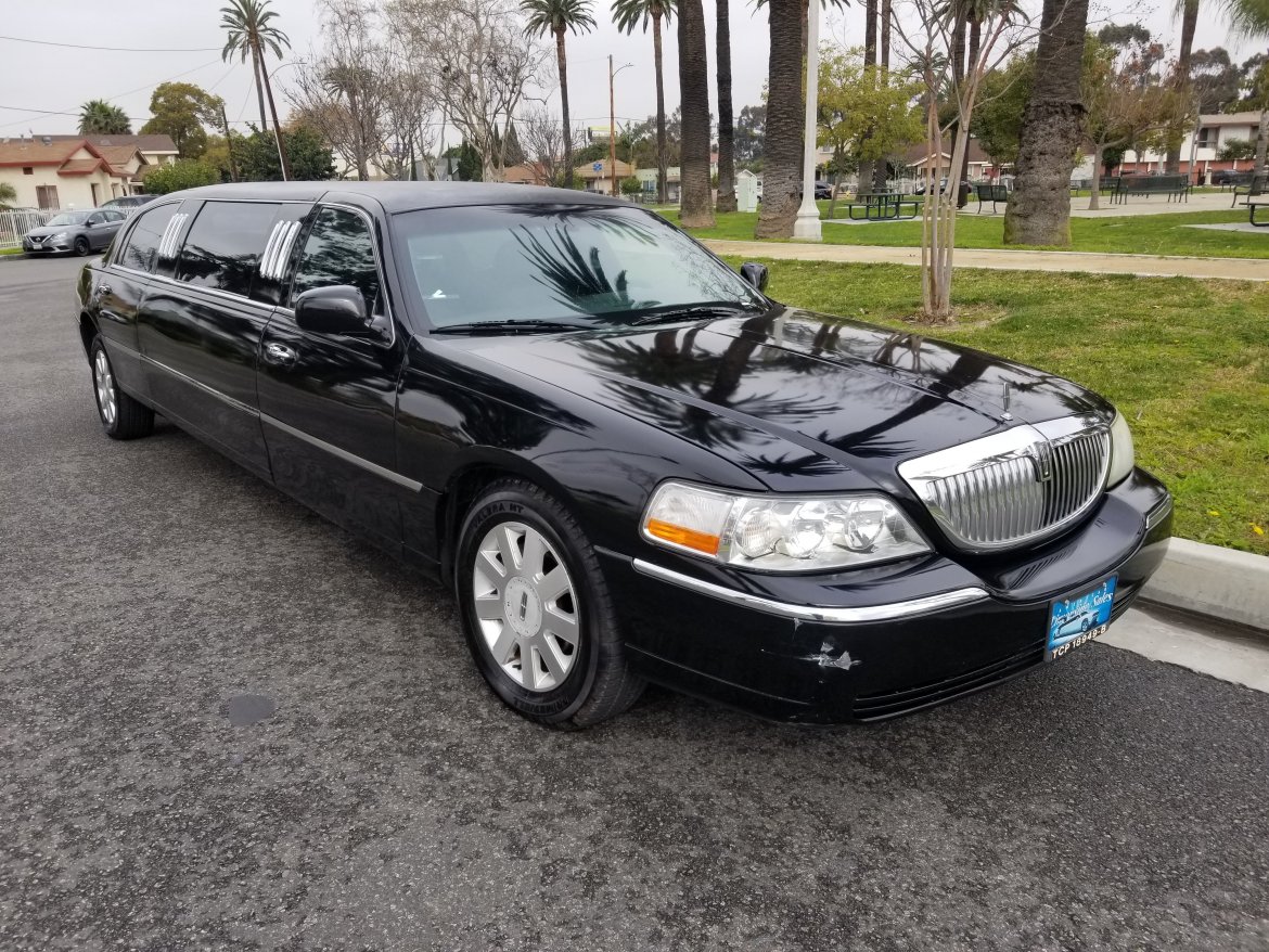 Limousine for sale: 2006 Lincoln towncar 72" by royale coach builders