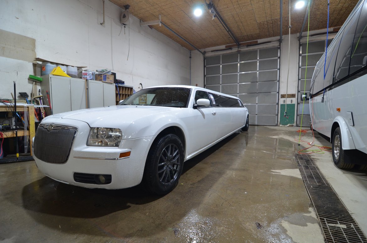 Limousine for sale: 2006 Chrysler 300 120" by Galaxy Coachworks