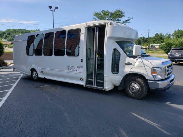 2008 Ford E-450 Limo Bus for Sale in North East, PA - Photo 2