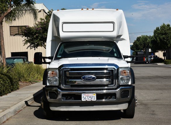 2012 Ford F-550 Shuttle Bus for Sale in Fontana, CA - Photo 2