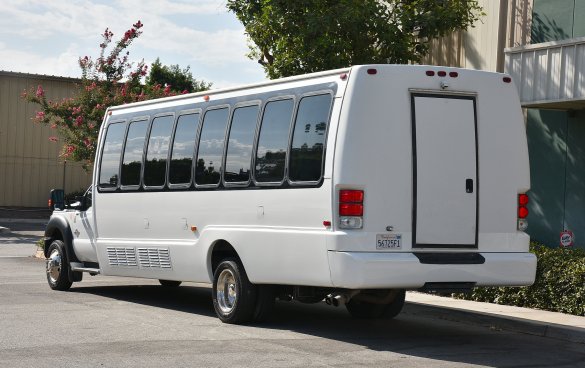 2012 Ford F-550 Shuttle Bus for Sale in Fontana, CA - Photo 3